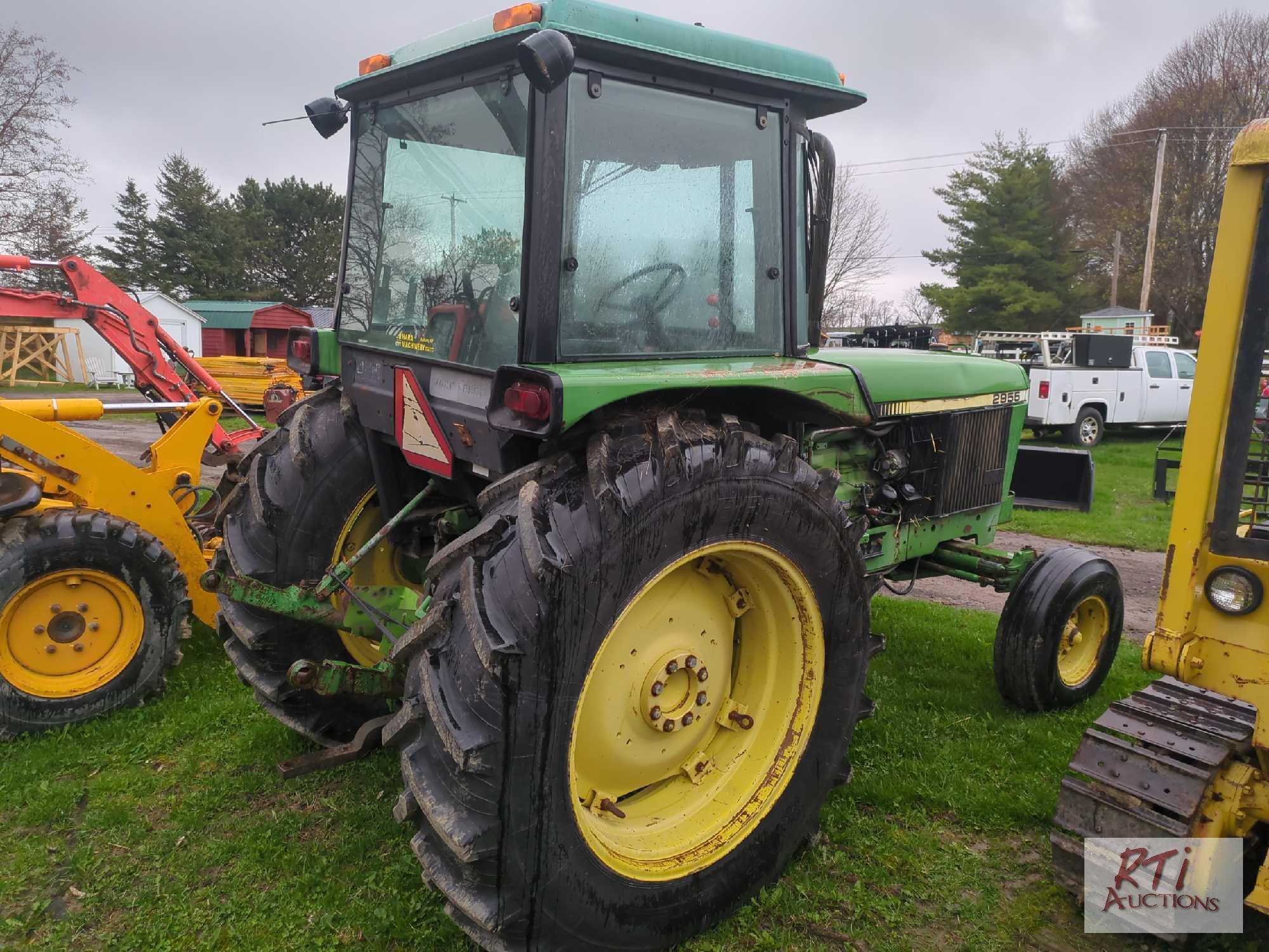 John Deere 2955 tractor with cab, 2 remotes, diesel, 7375 hrs