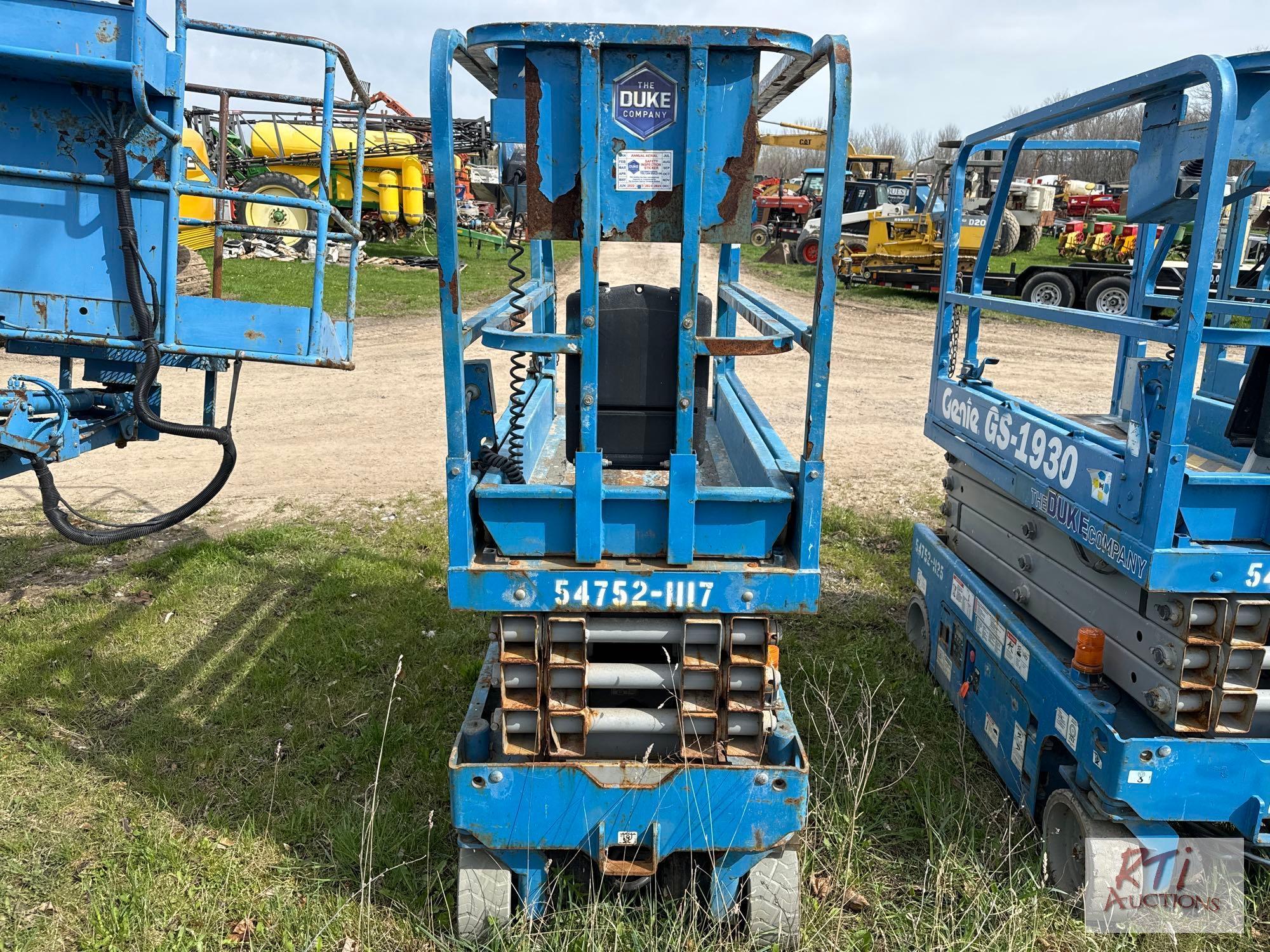 Genie 1930 electric scissor lift