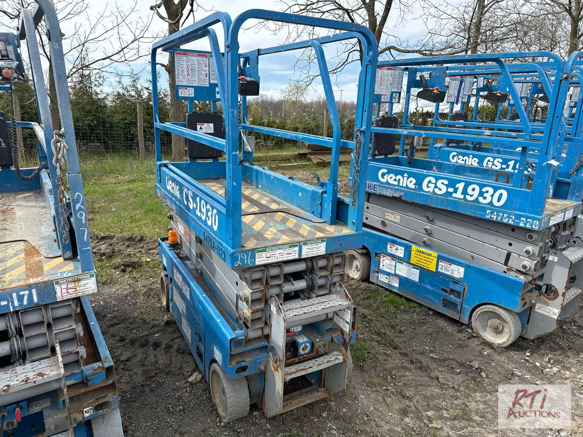 Genie 1930 electric scissor lift