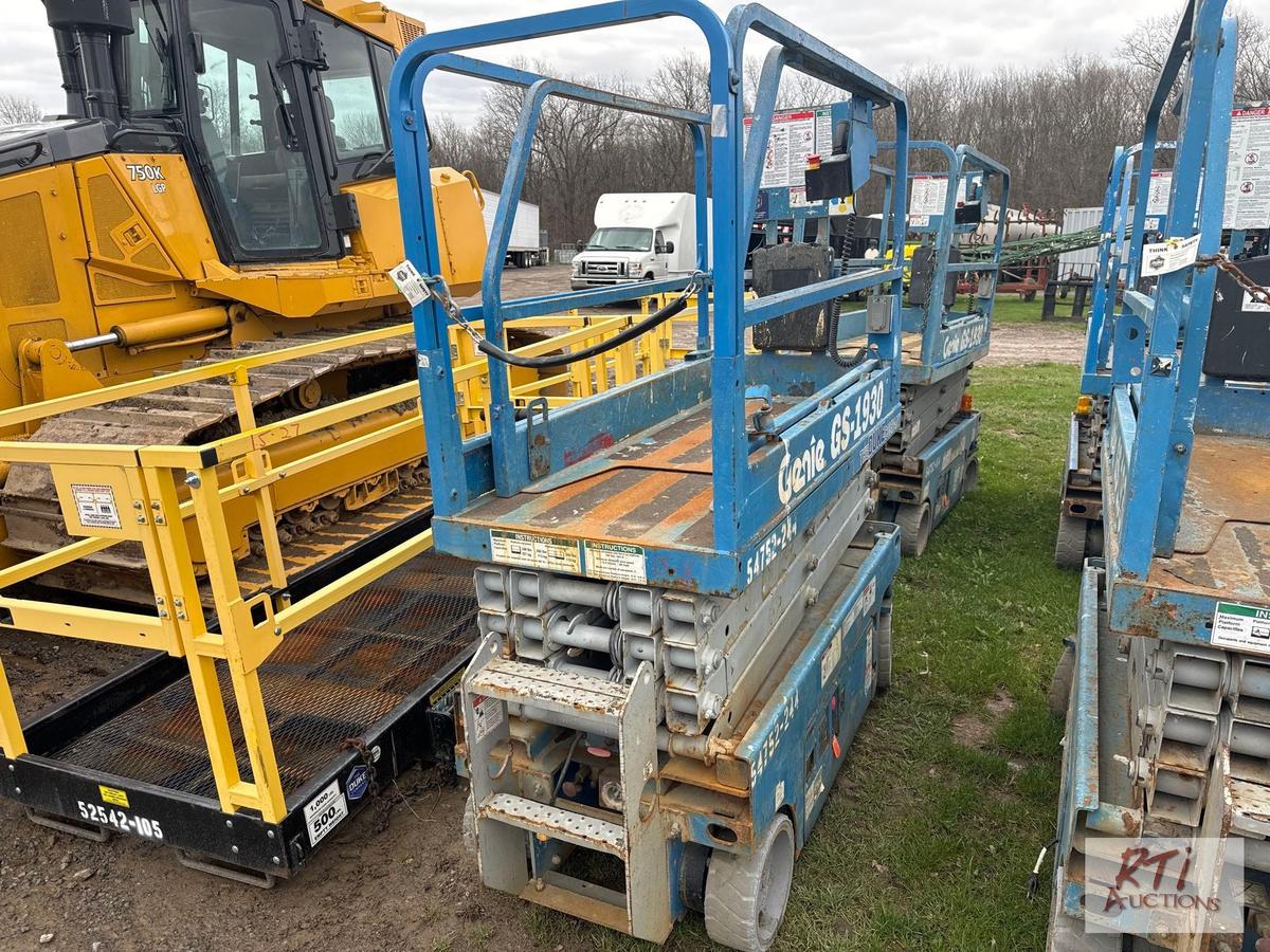 Genie 1930 electric scissor lift