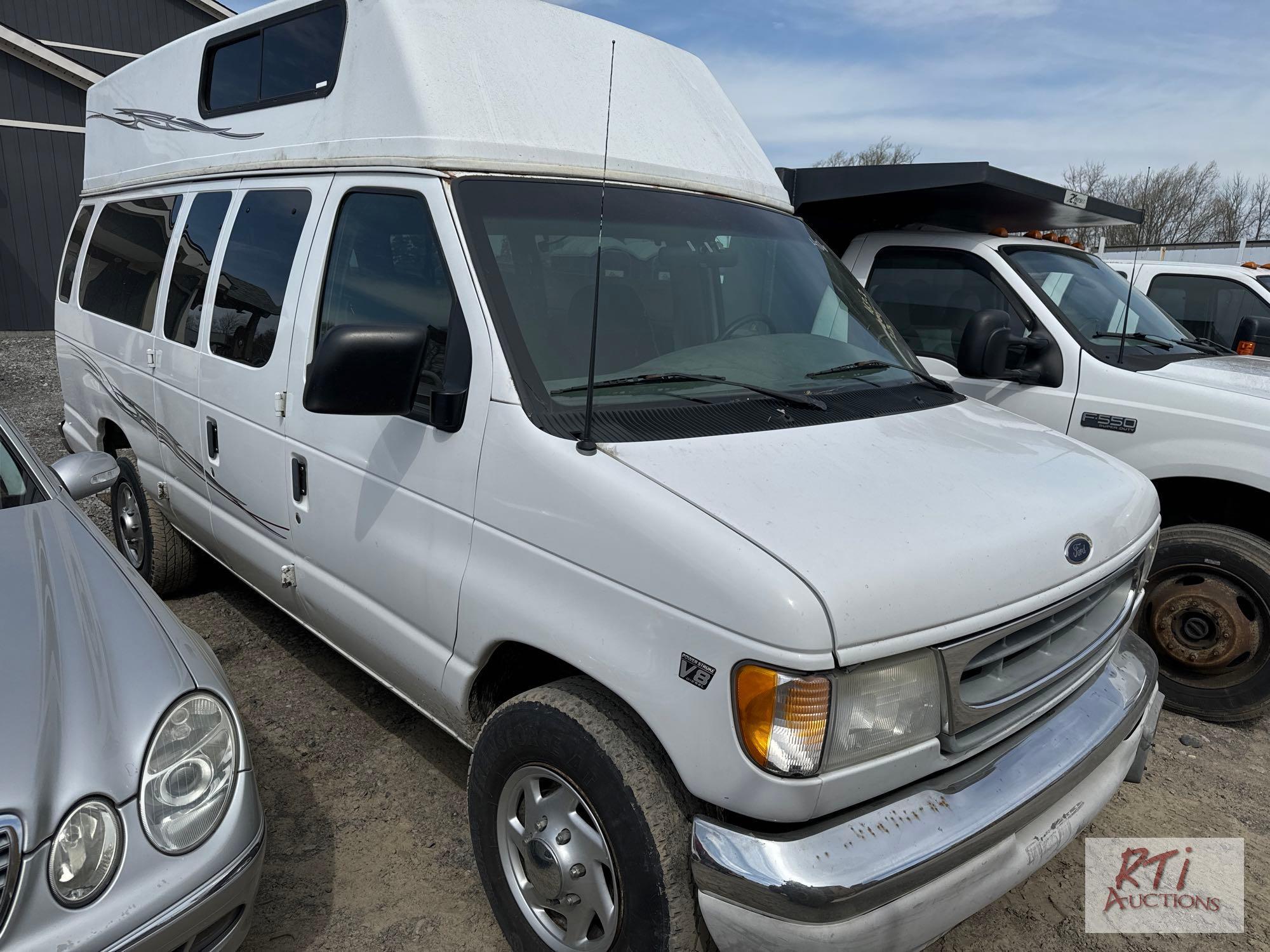 2001 Ford E350 XL high top 10 passenger van, A/C, 217,224 miles, VIN:1FBSS31F31HB33513