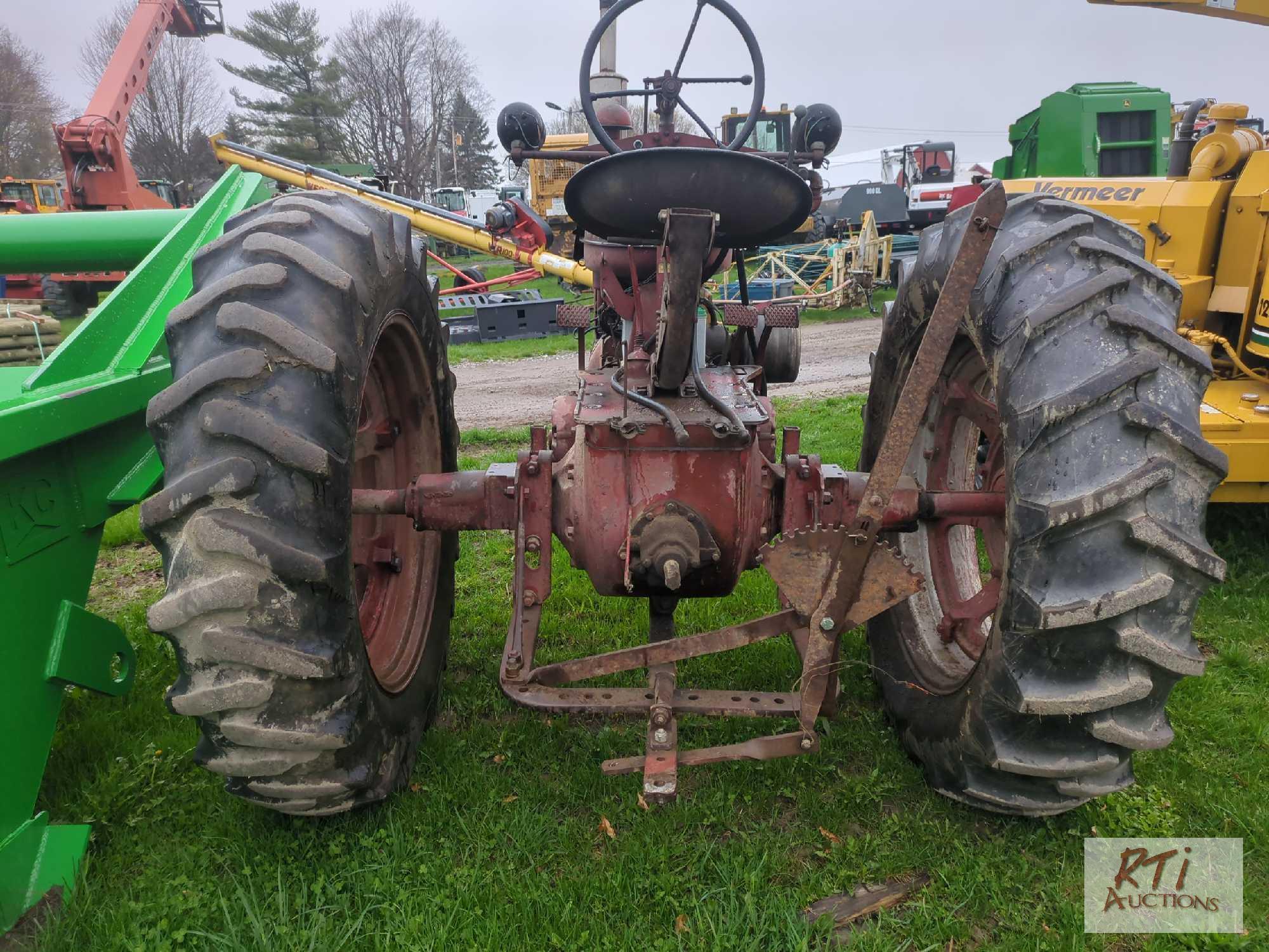 Farmall Super M tractor, narrow front end, gas