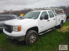 2014 GMC 2500 HD 4 door utility truck, Duramax diesel, 4WD, A/C, trailer brake controller, fuel