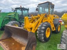 Hyundai HL40-7 rubber tired loader with hydraulic coupler, GP bucket, 20.5/25 tires, enclosed cab,