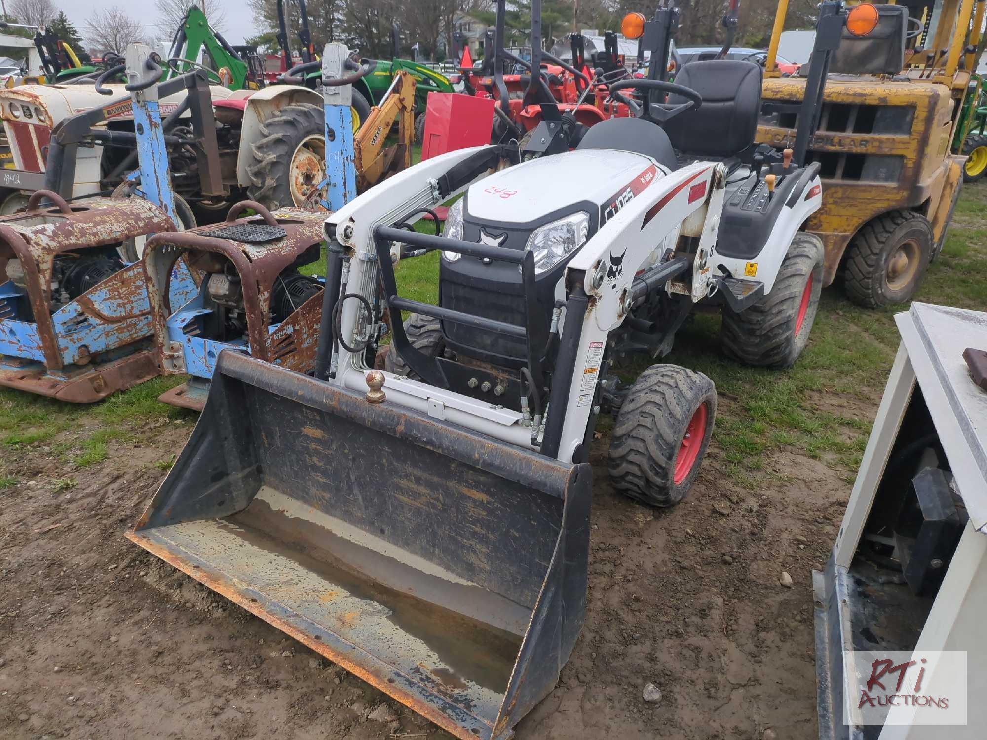 Bobcat CT1025 compact tractor, loader, bucket, 3pt hitch, draw bar, PTO, HST, 4WD, 462 hrs