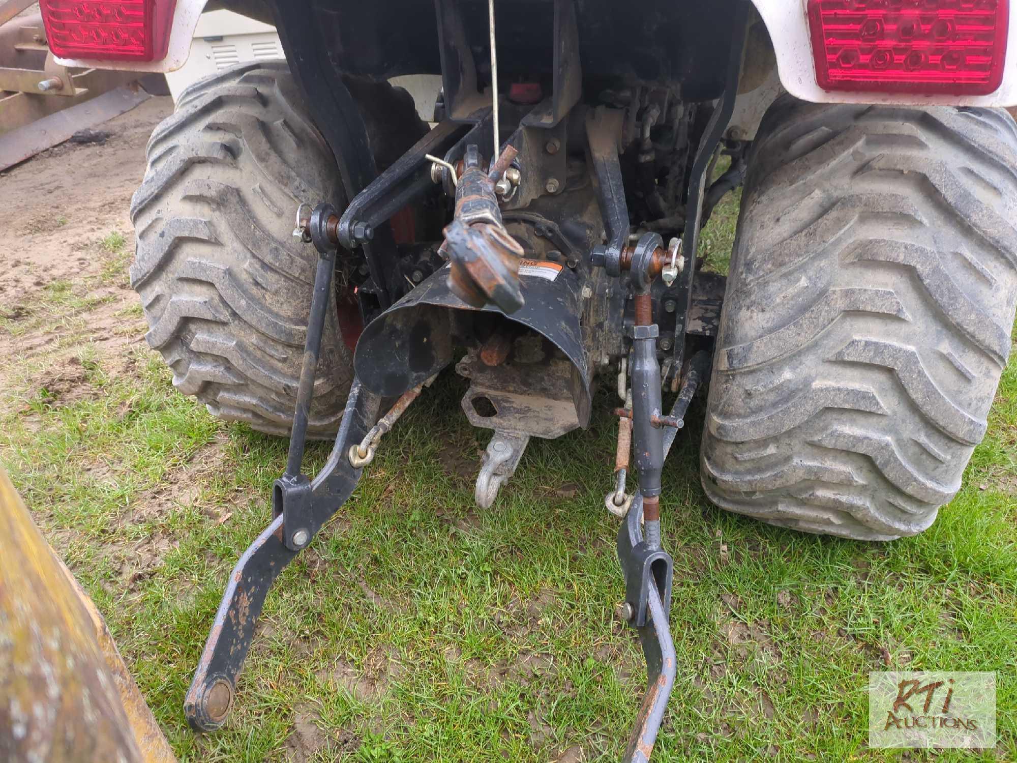 Bobcat CT1025 compact tractor, loader, bucket, 3pt hitch, draw bar, PTO, HST, 4WD, 462 hrs