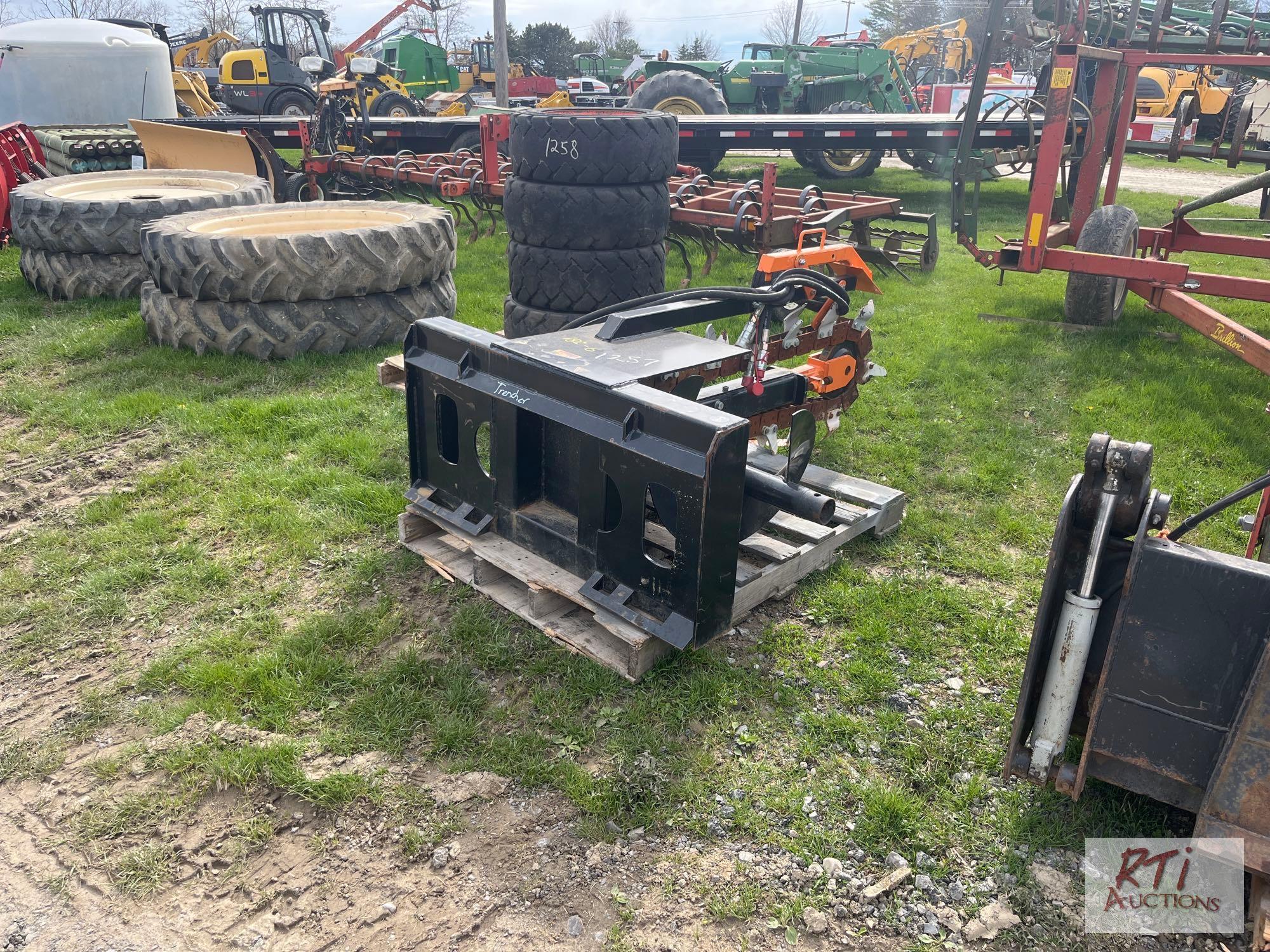 Hydraulic trencher, skid loader mount