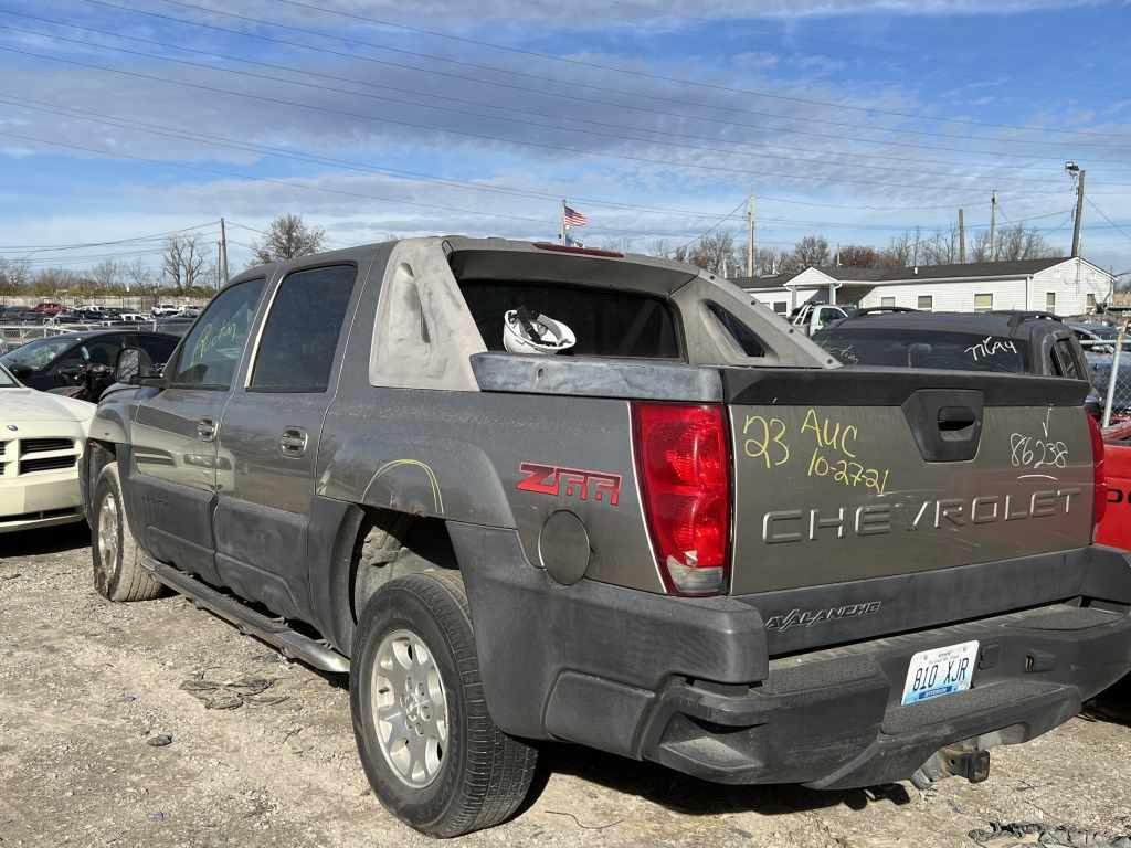 2003 Chevy Avalanche Tow# 86238