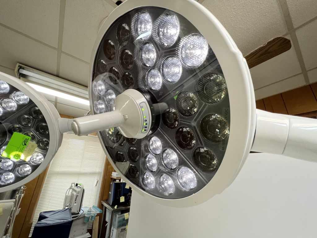 Medical Illumination MI 1000 Surgical LED Light