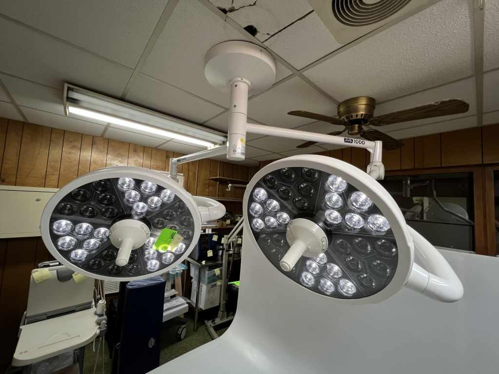 Medical Illumination MI 1000 Surgical LED Light