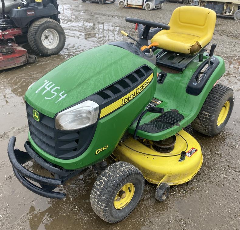 John Deere D110 42" Riding Lawn Mower