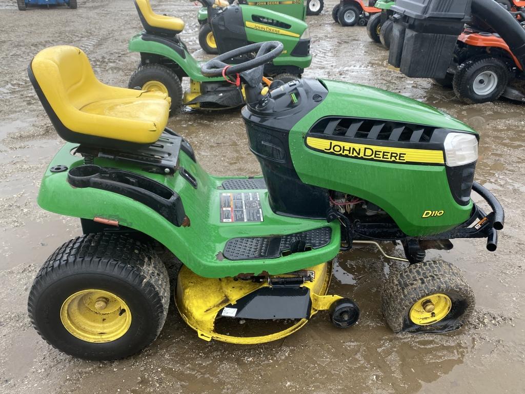 John Deere D110 42" Riding Lawn Mower