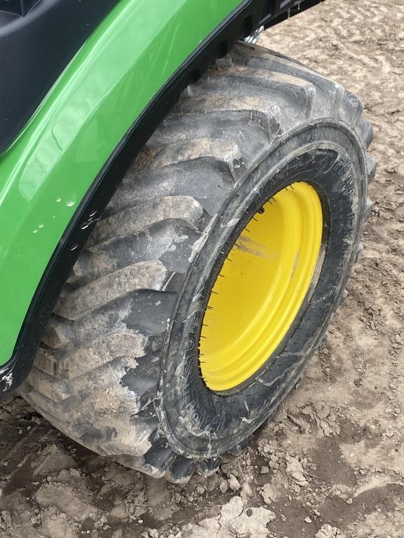 2022 John Deere 1025R Loader Tractor