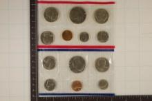 1981 US MINT SET (UNC) P/D/S (WITHOUT ENVELOPE)