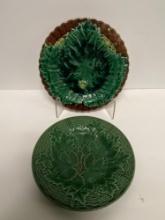 PAIR OF MAJOLICA PLATES