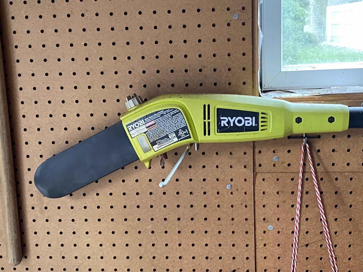 RYOBI EXTENDABLE CUTTER - LIMB SAW