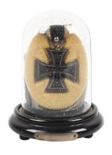 PRUSSIAN 1870 IRON CROSS 2ND CLASS IN VITRINE.