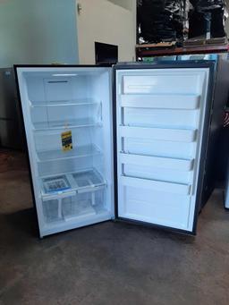 Insignia 17 cu. ft. Convertible Upright Freezer*COLD*UNUSED*