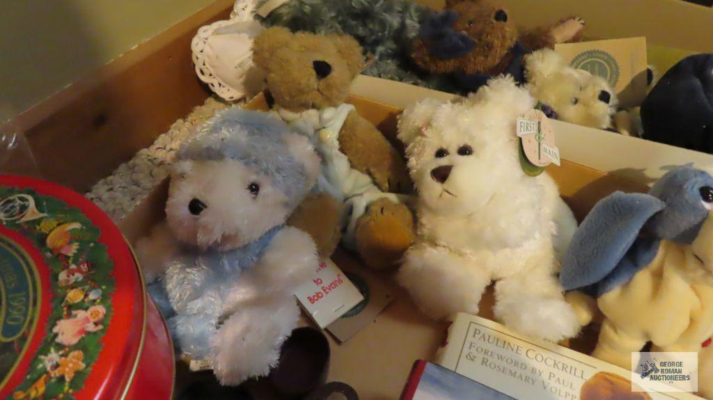 Teddy's world books, assorted Boyd's bears, and tins