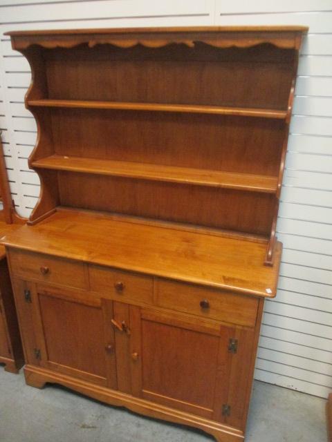 Maple 2 Piece China Hutch