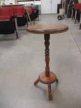 Round Wood Pedestal Stand