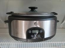 GE Digital Slow Cooker with Retractable Cord