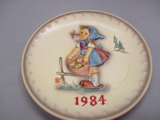 1984 14th MJ Hummel Annual Plate 7 1/2" w/Original Box