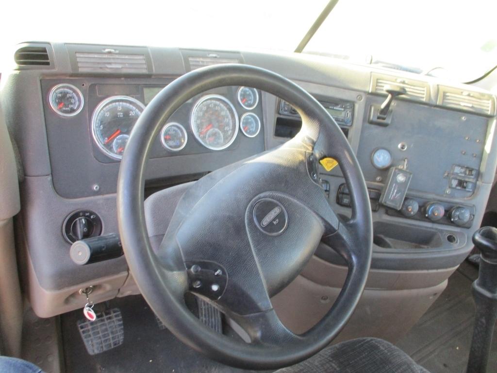2014 Freightliner Cascadia T/A Truck Tractor,