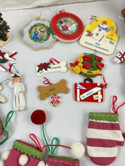 20 pcs Assorted Vintage Christmas Tree Ornaments and Decorations. See pics.