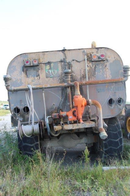 2007 John Deere 250D Off Road Water Truck