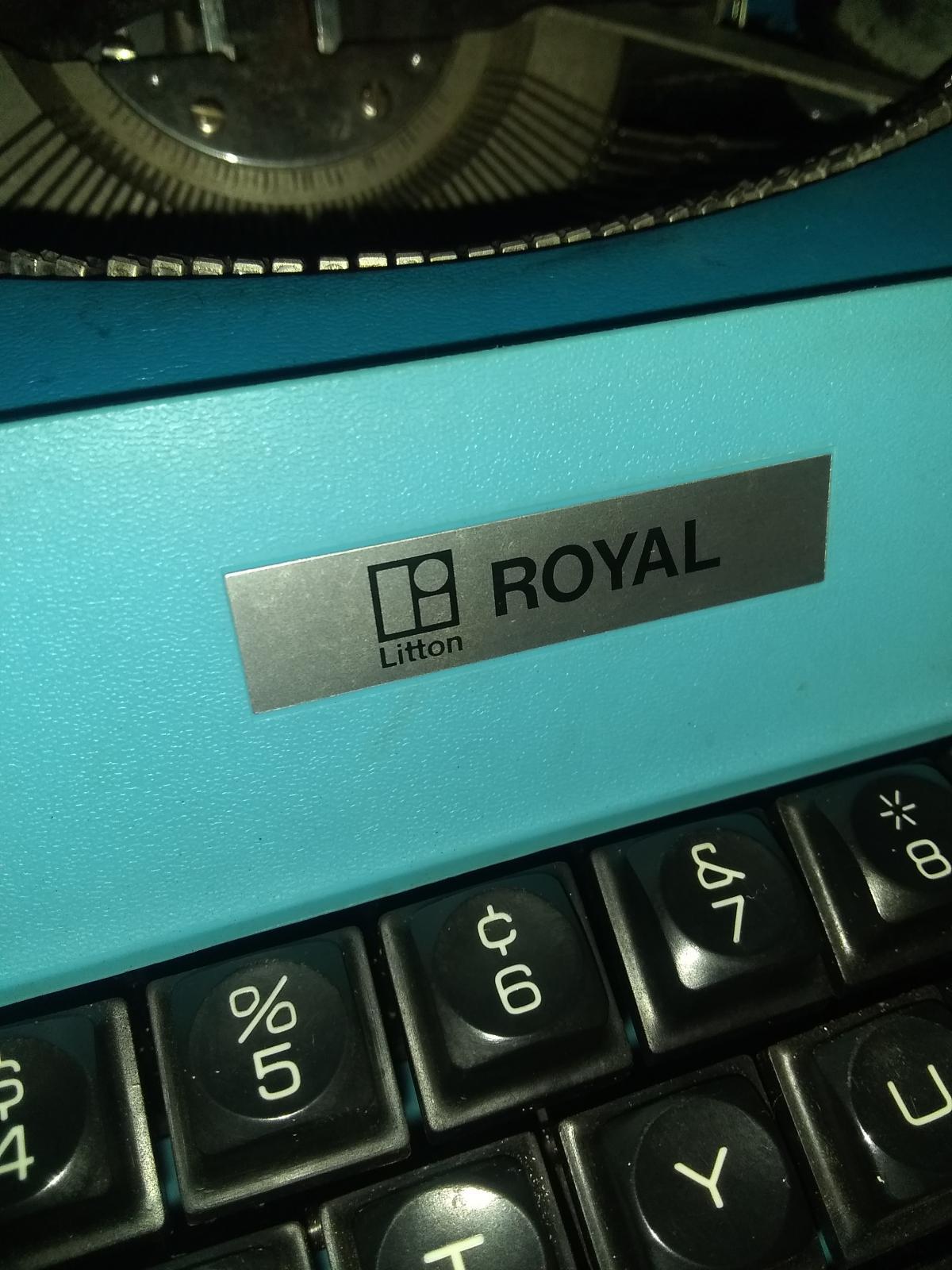 BL-Royal Typewriter with Case