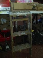 4ft Wooden Step Ladder