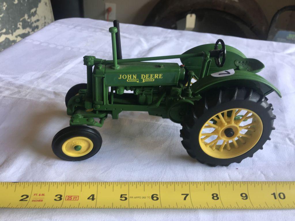 JD B - Wide Front Tractor
