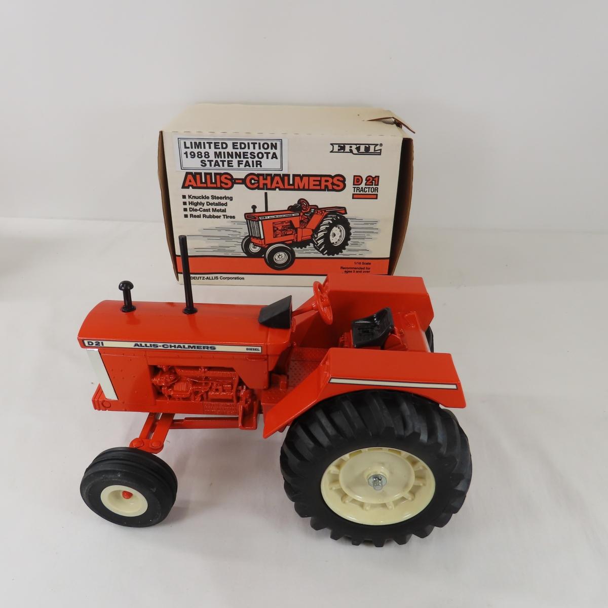 Allis Chalmers D-21 & Farmall F-20 Tractors 1:16