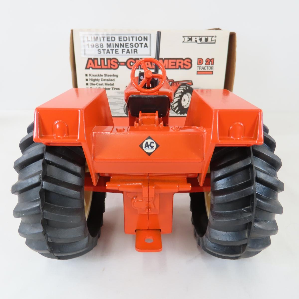 Allis Chalmers D-21 & Farmall F-20 Tractors 1:16