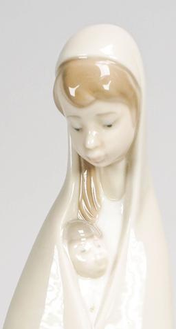 Lladro Girl With Child #4636