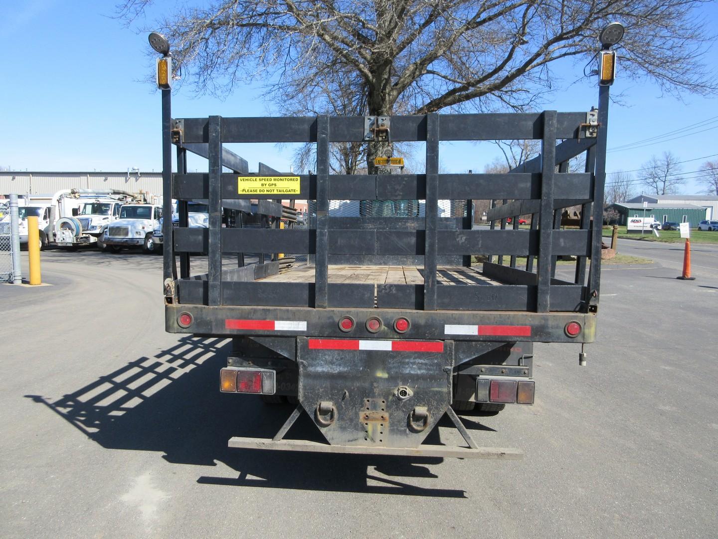 2005 GMC W5500 S/A Flatbed Truck