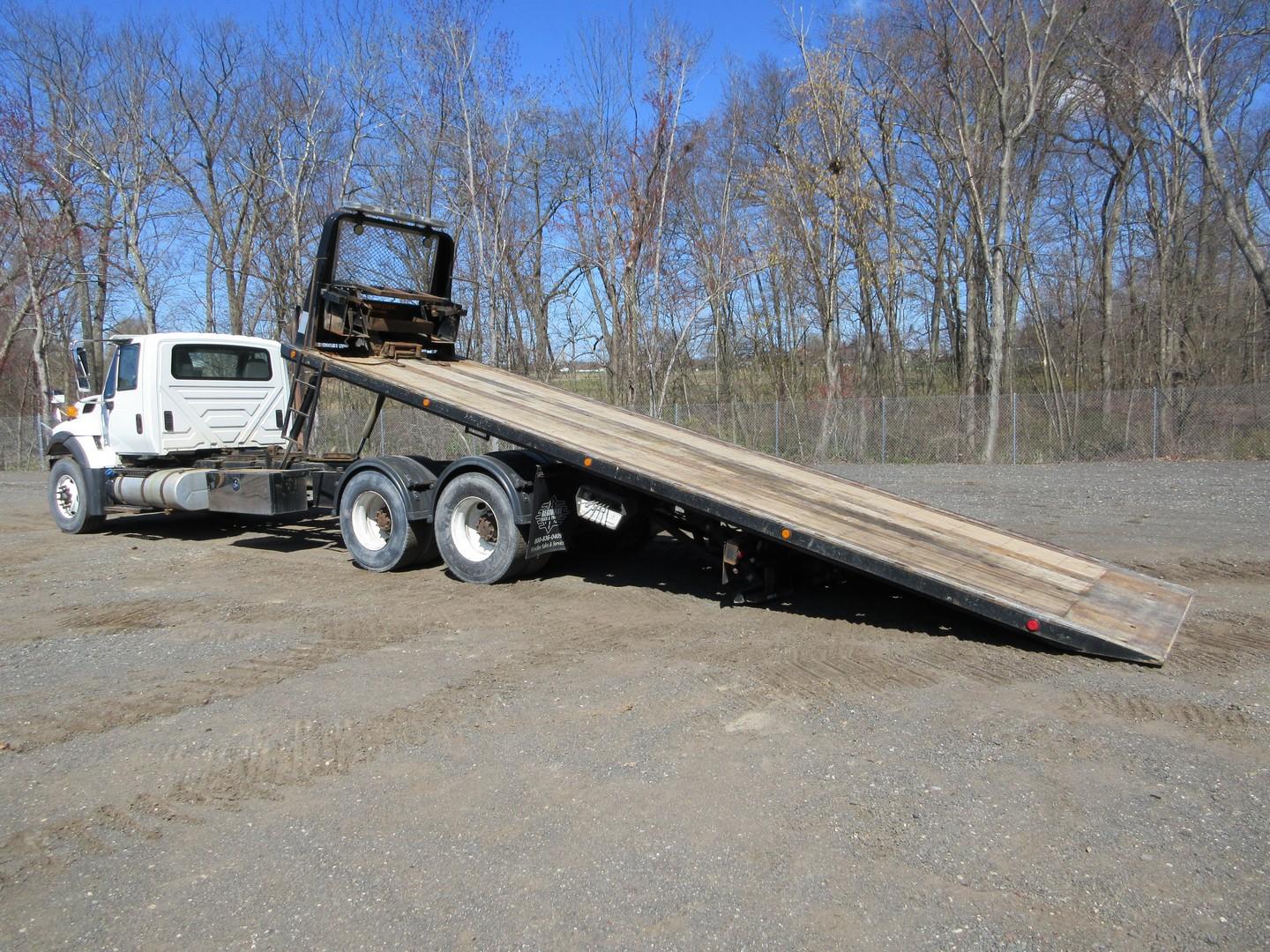 2017 International 7500 T/A Rollback Truck