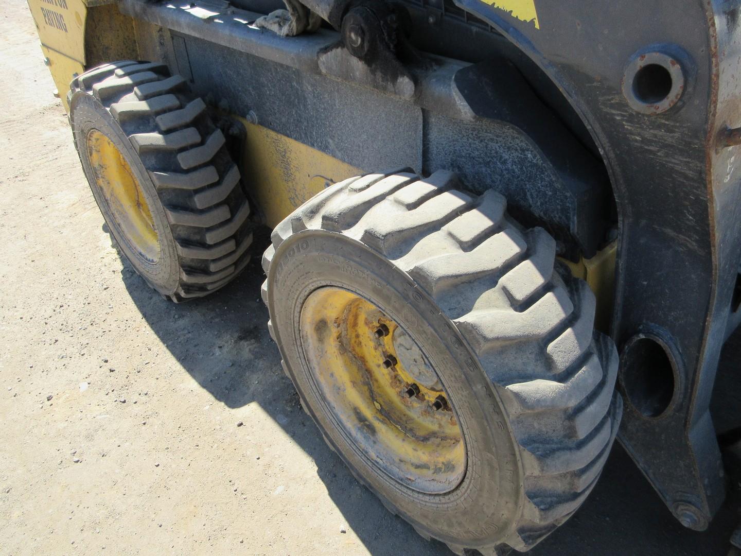 2013 New Holland L218 Skid Steer