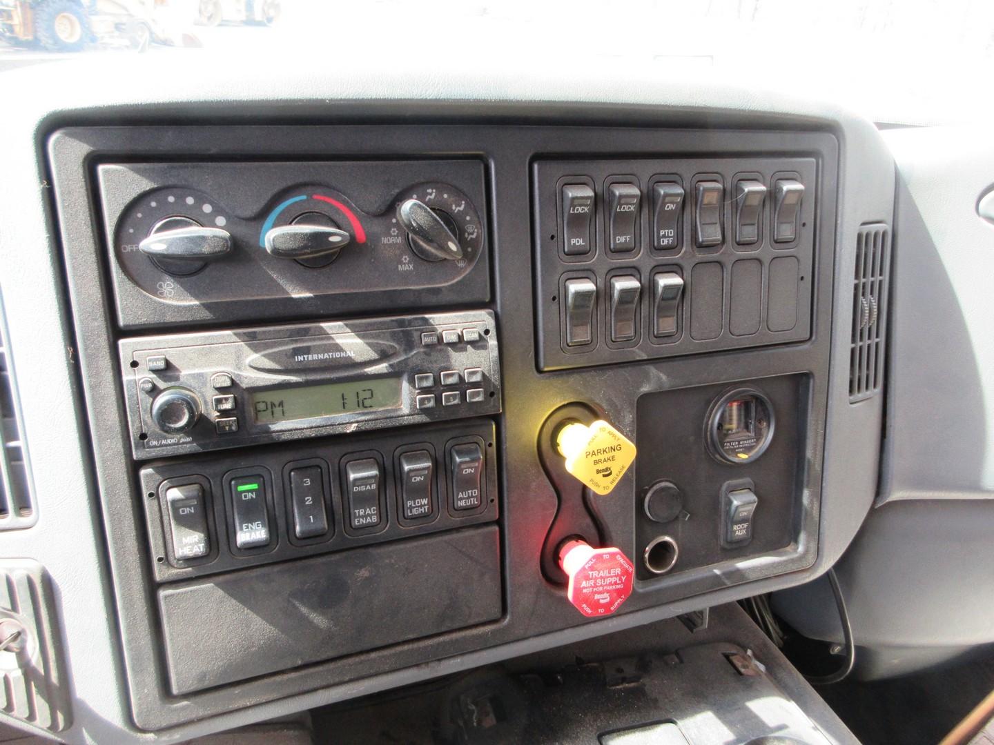 2007 International 7600 T/A Dump Truck