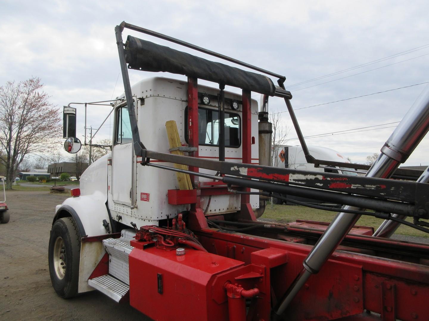 1995 Kenworth T800 Tri/A Rolloff Truck