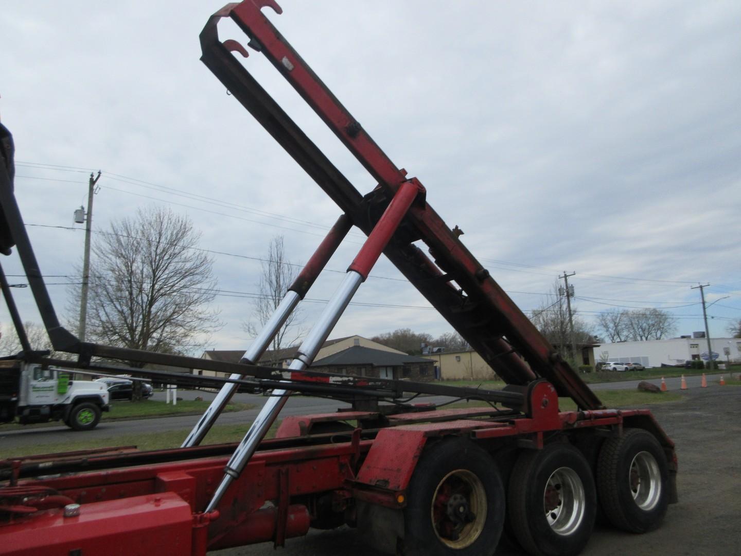 1995 Kenworth T800 Tri/A Rolloff Truck