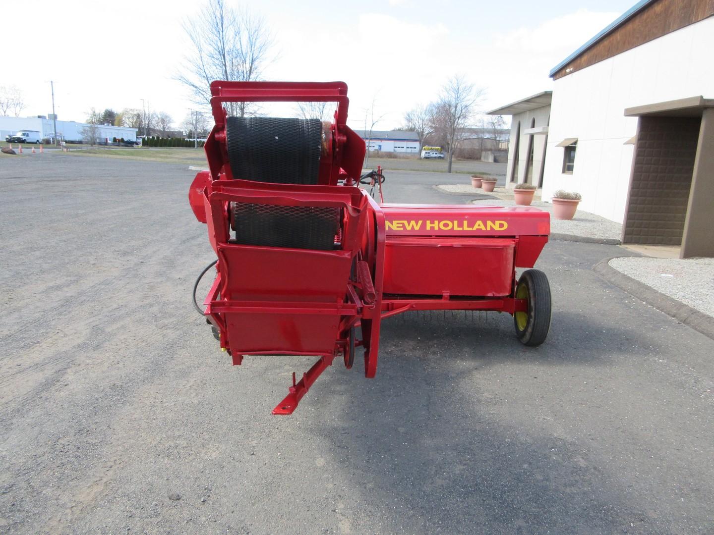 New Holland 273 Super Sweep Tow Behind Baler