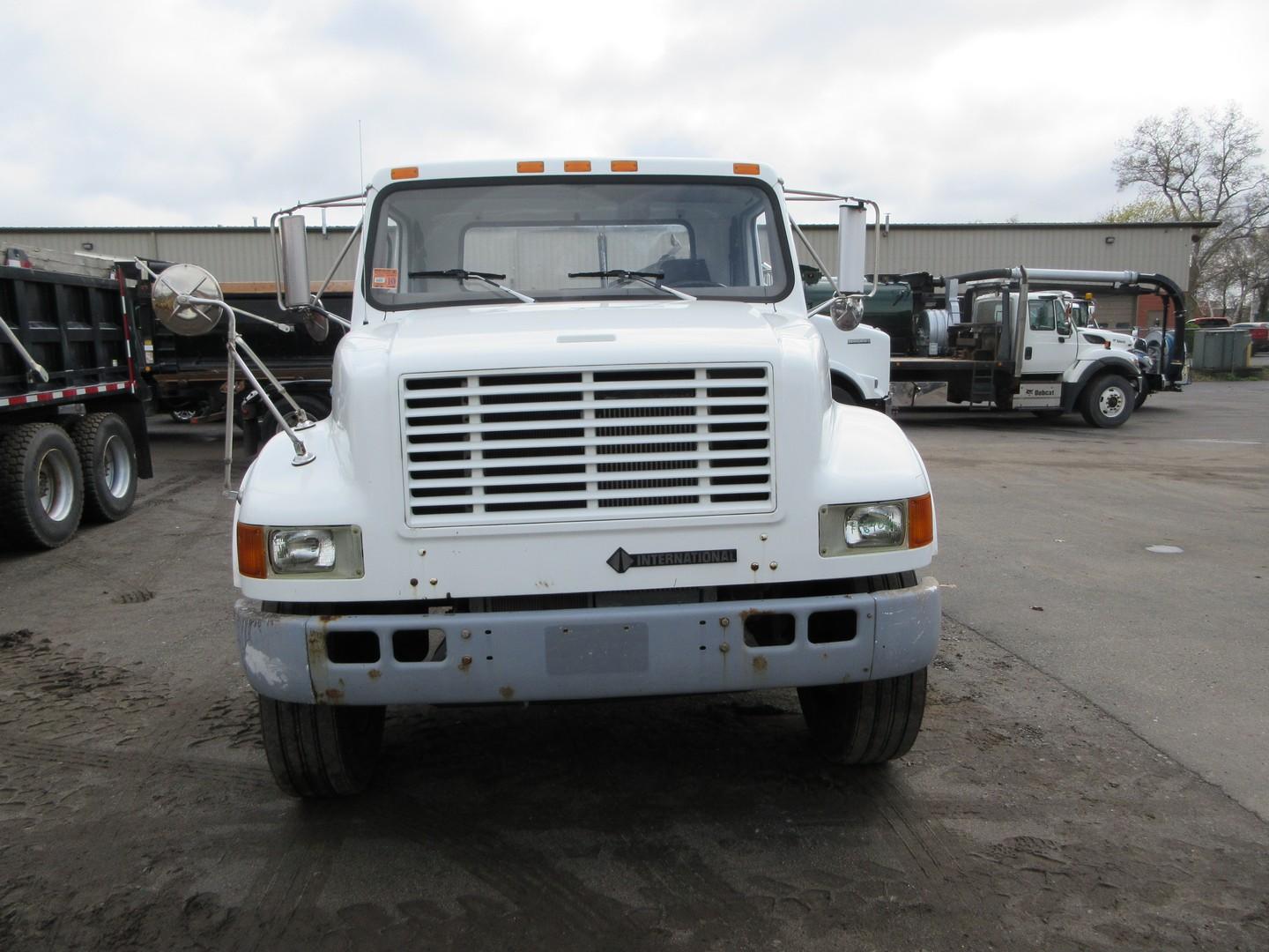 1999 International 4900 S/A Tractor