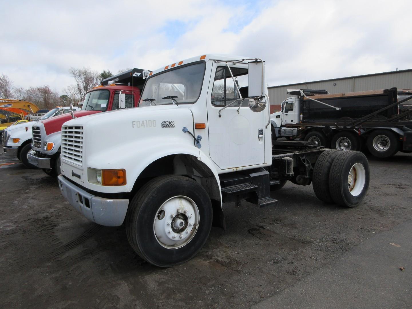 1999 International 4900 S/A Tractor