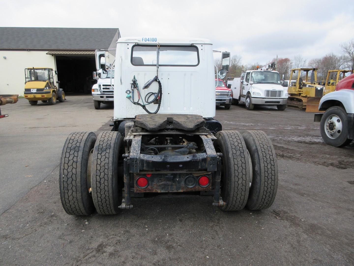 1999 International 4900 S/A Tractor