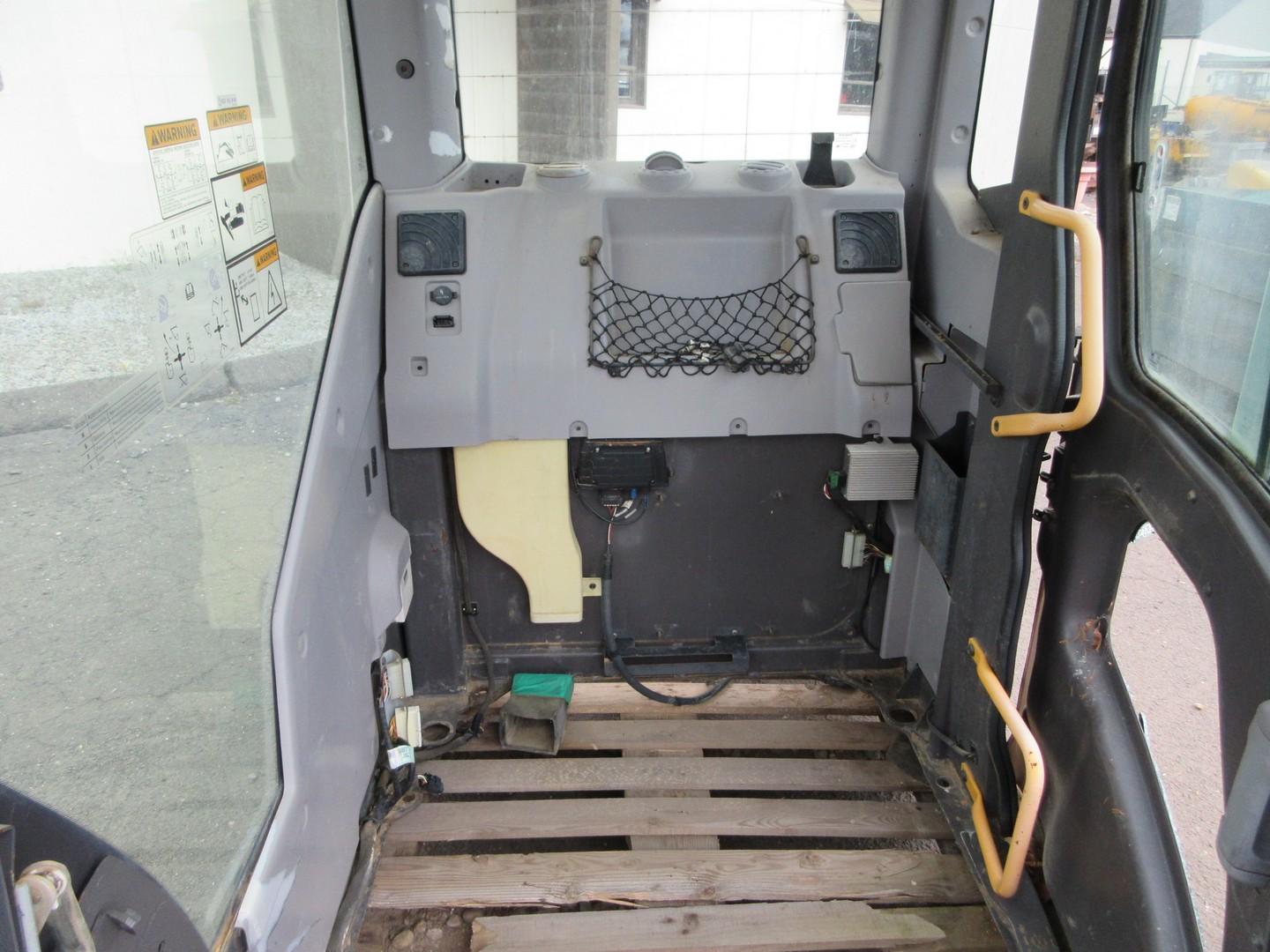 Volvo ECR235CL Excavator Cab