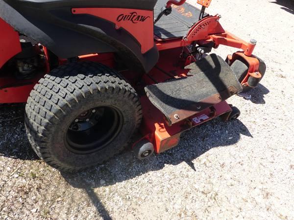 BAD BOY OUTLAW ZERO TURN MOWER W72" CUT