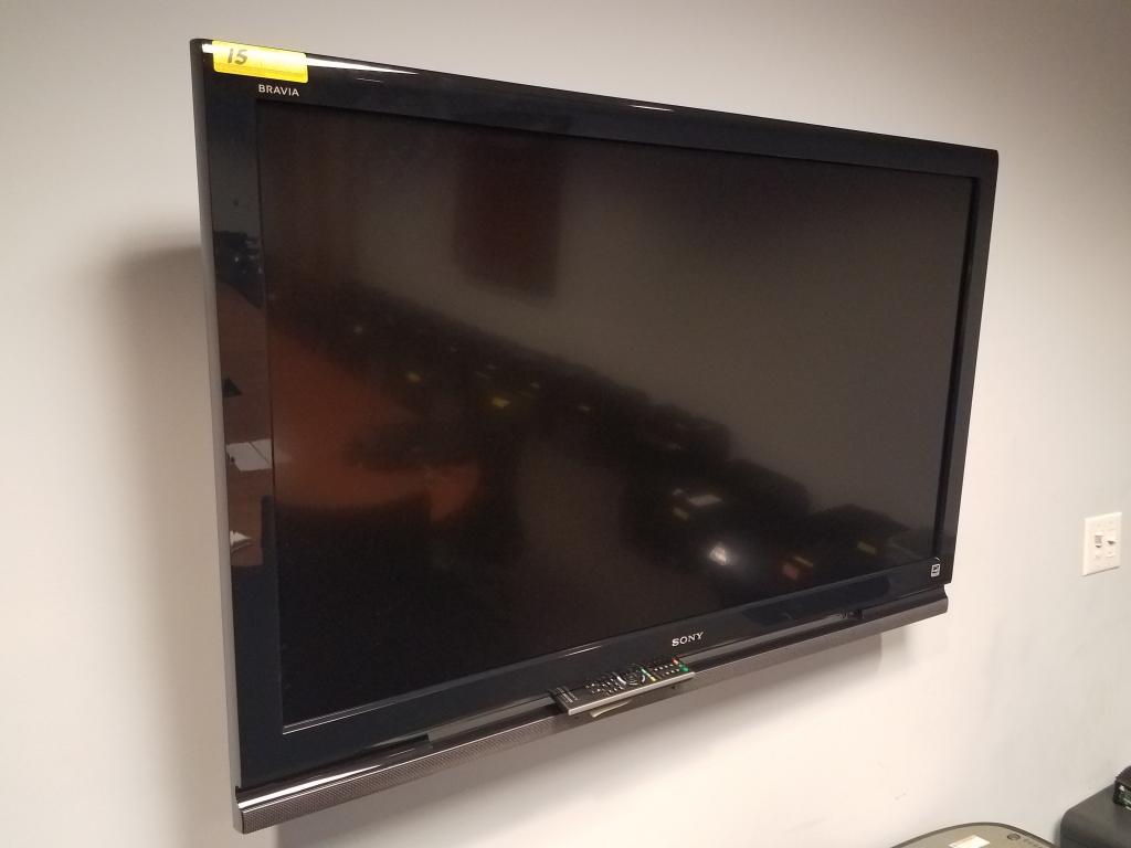 SONY BRAVIA 52" LCD HDTV WITH BRACKET MOUNT