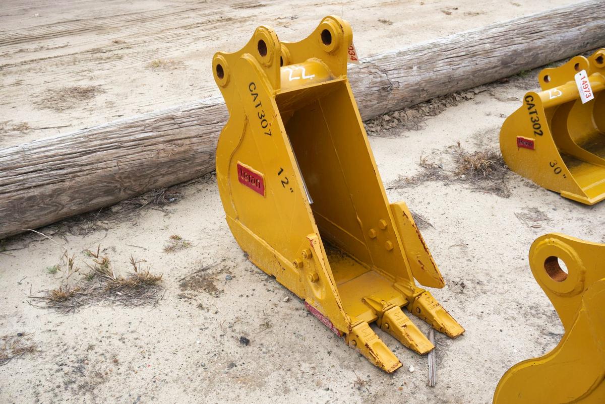 Unused Teran Bucket 12inch for CAT 307 w/ Side Cutters, Reinforcement Plate